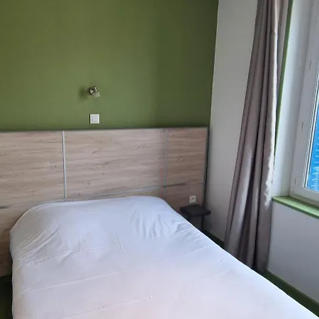 - Hi Hostel *